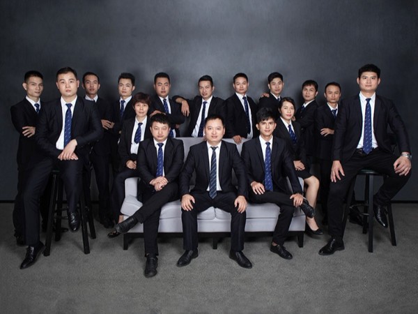 伊盾門窗技術研發團隊